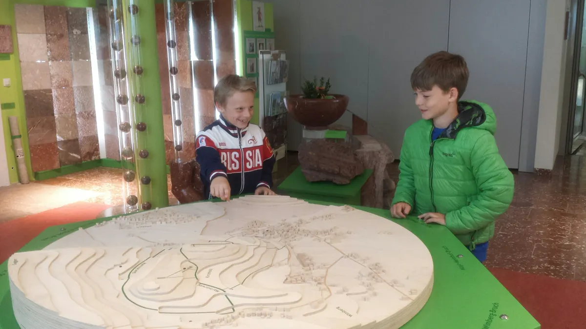 Kinder bei einem Vermittlungsprogramm im Museum